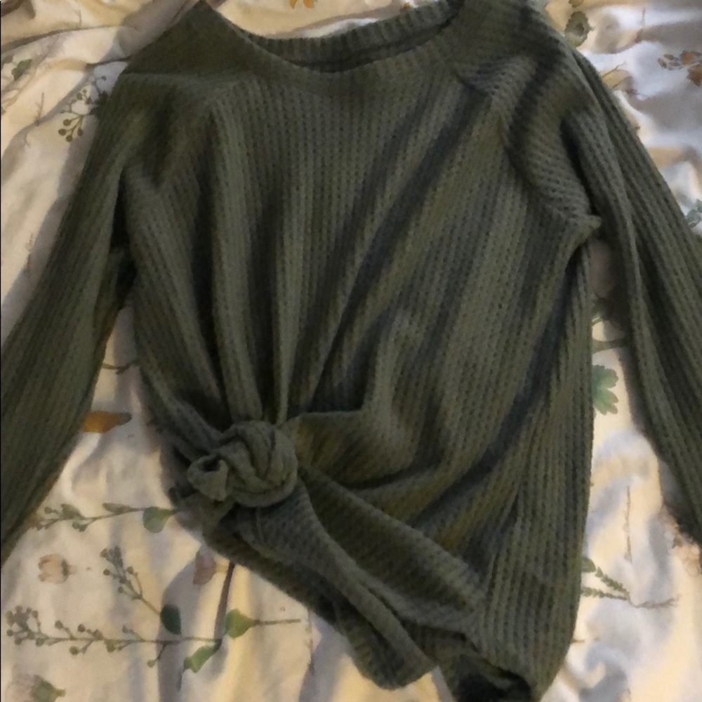 NEVER WORN AE sweater